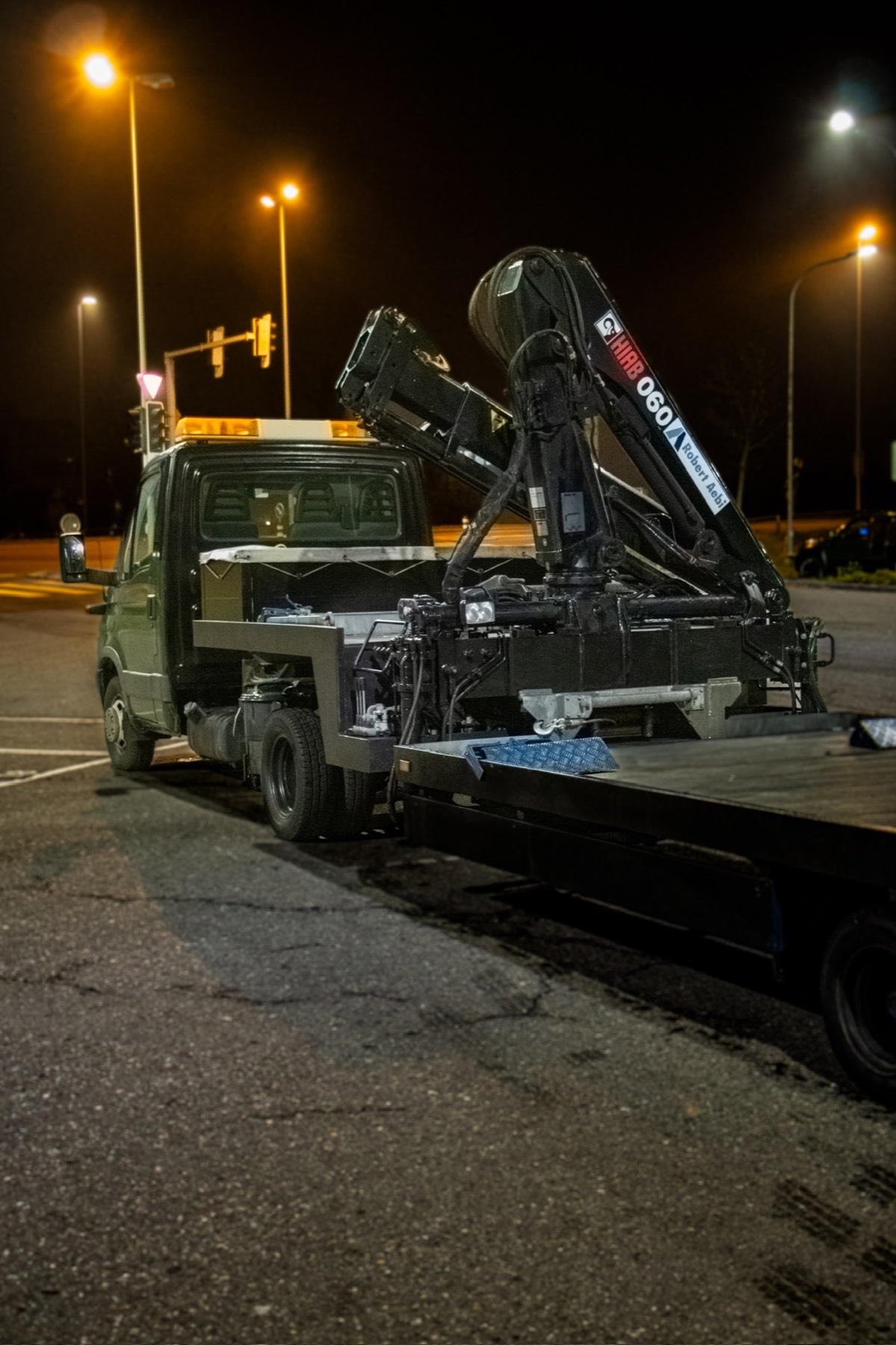 Kran- und Aufnahmetechnik des MILA Iveco Plateau/Kran