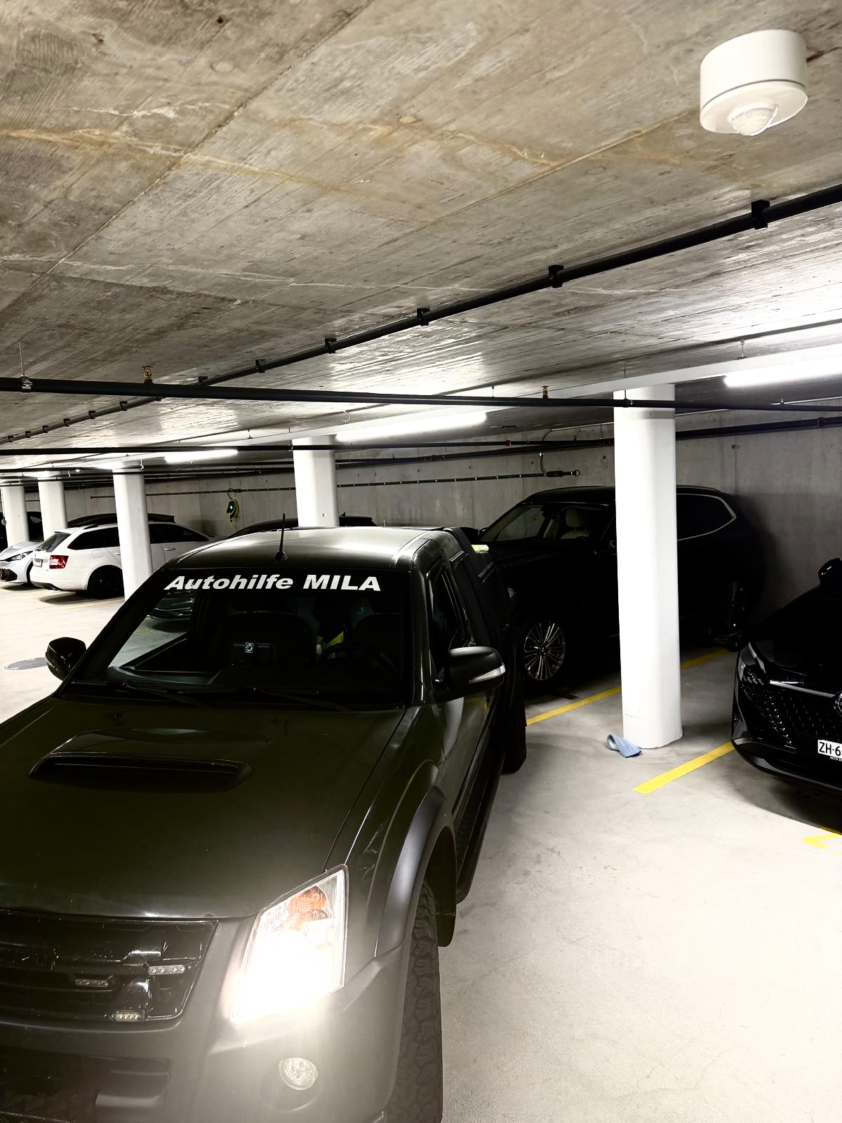 Kompaktes MILA Einsatzfahrzeug in einer niedrigen Tiefgarage