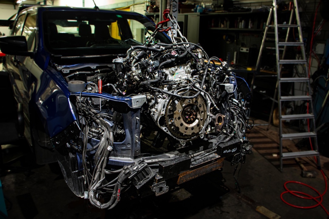 Umfangreiche Motor- und Mechanikarbeit in der Werkstatt von Autohilfe MILA in Kloten