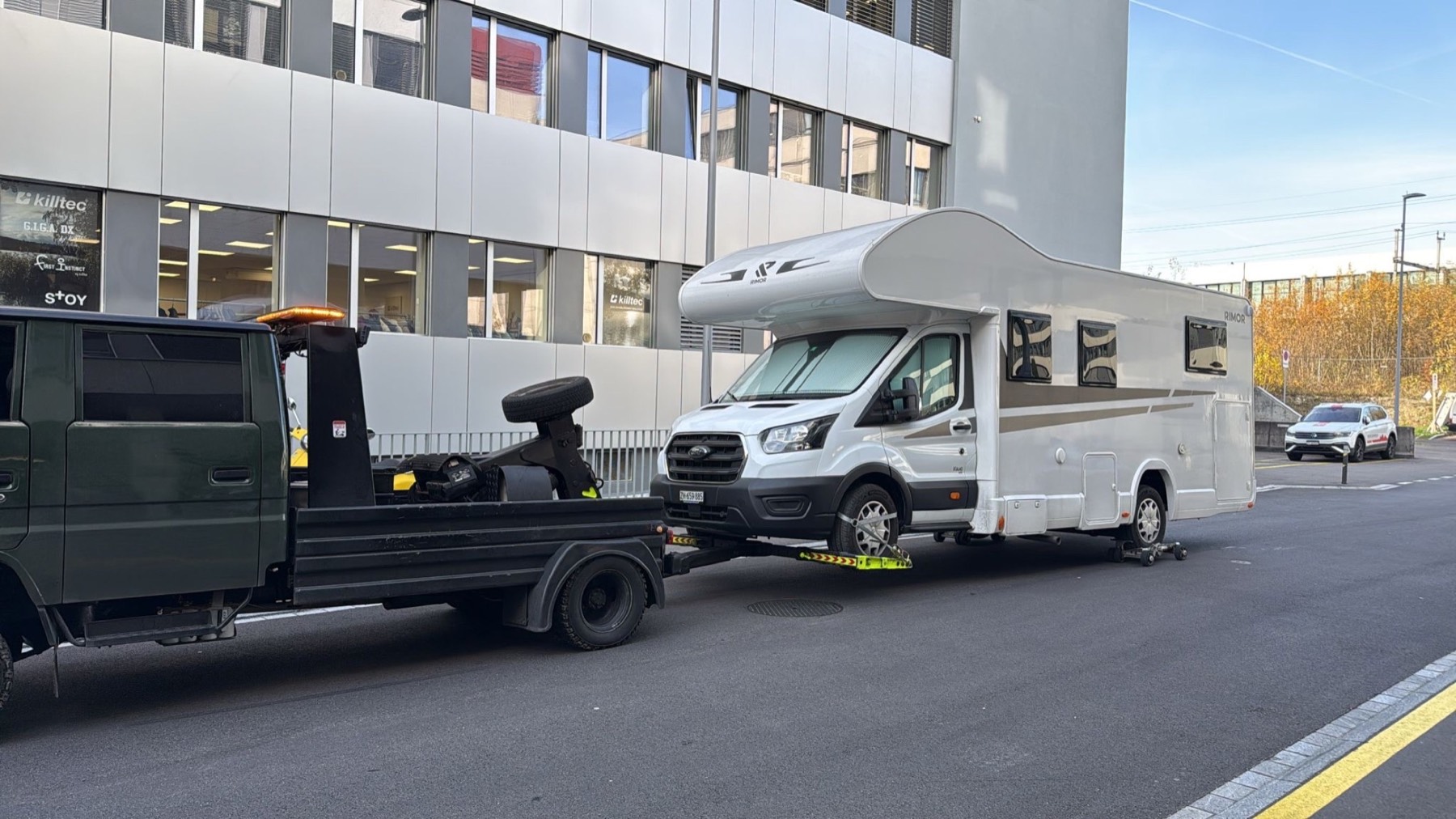 MILA Abschleppfahrzeug bei einem Wohnmobiltransport